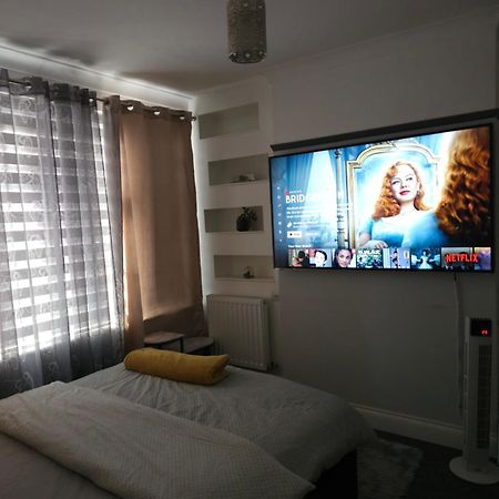 Chi'S Home Dagenham Kültér fotó